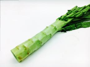 莴笋水分高、热量低，可以增加饱腹感，减少食物的摄入量，从而达到减肥的目的。核桃富含与皮肤亲和力极佳的角鲨烯和人体必需脂肪酸，吸收迅速，有效保持皮肤弹性和润泽；核桃中所含丰富的单不饱和脂肪酸和维生素E、K、A、D等及酚类抗氧化物质，能消除面部皱纹，防止肌肤衰老，有护肤护发和防治手足皴裂等功效，是可以“吃”的美容护肤品。