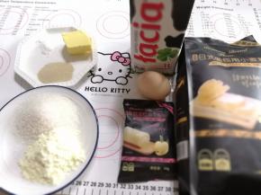 准备好原材料。纯牛奶，鸡蛋都是冰箱冷藏的，因为现在温度太高了。