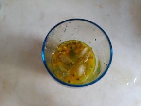 再加入适量冰块。