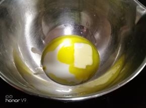酸奶，黄油隔热水融化。