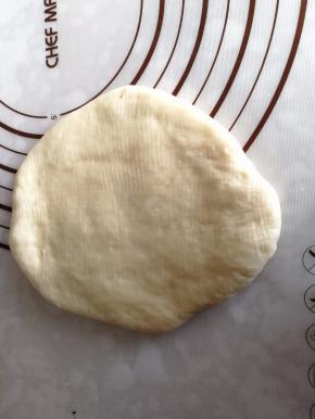 用浮点擀面杖排气。