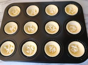 放入适量的奶酪丝。