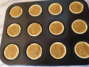 再放入适量的红薯泥。