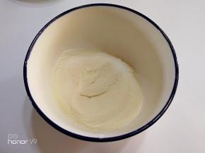 低粉，泡打粉过筛。