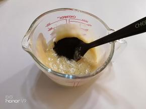 加入红茶粉搅拌。