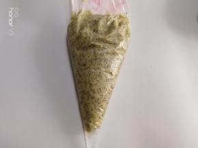 倒入裱花袋里面。