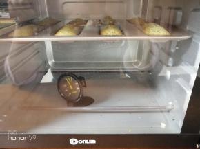 烤箱160度烤12~15分钟，上色即可。