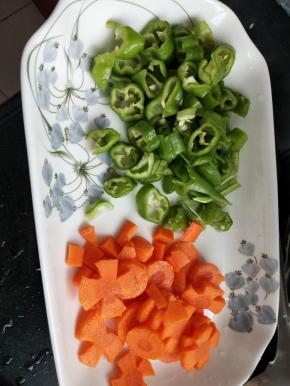青椒胡萝卜切好