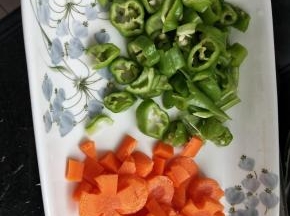 青椒胡萝卜切好
