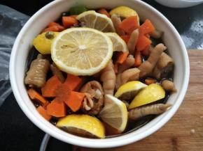 把所有菜品加入大碗