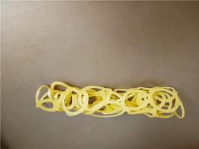 取出网饼快速卷起来