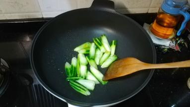 翻炒至熟