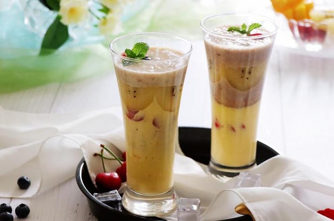 水果酸奶奶昔 简单几步带来夏日清凉