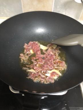 小火入锅快速炒开