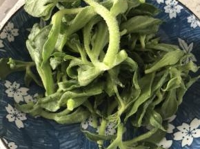 反复用矿泉水或纯净水洗干净