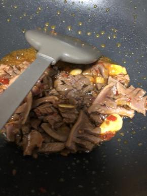 中间还是红色的