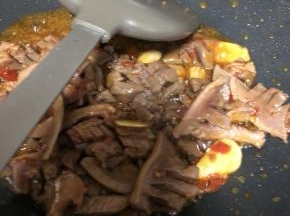 中间还是红色的