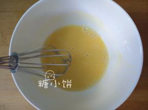 加全脂牛奶搅拌均匀