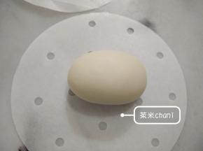 身体的部分，先分出35克，排气，揉圆，搓成椭圆形
