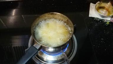 入油锅炸好