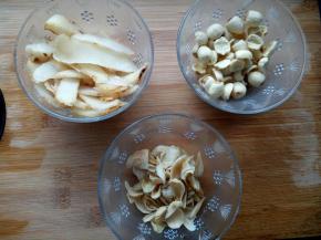玉竹，莲子，百合提前泡发。