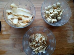 玉竹，莲子，百合提前泡发。