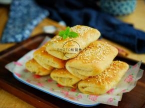 10、	表面酥脆，内芯喧软层层叠叠的缸炉烧饼就做好了。
