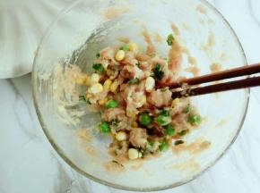 用筷子顺着一个方向搅拌几分钟  