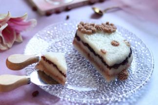 提前准备好红芸豆泥,我是自己煮的，煮好后过筛去皮。