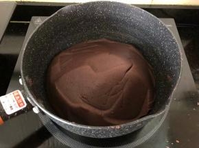 10、炒至不粘锅和铲子，可以抱成团就可以了。