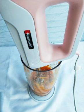 用料理机打成泥。