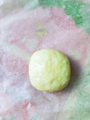 包好收口，整理成正方形。