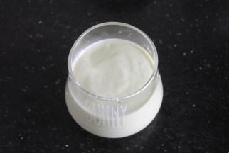 倒入杯子里面。