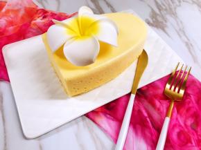 等凉透后放入冰箱冷藏后口味更佳
做好刚切下两片准备拍照，转个眼就被老公偷吃掉了^_^