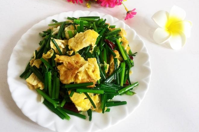 韭菜苔炒鸡蛋