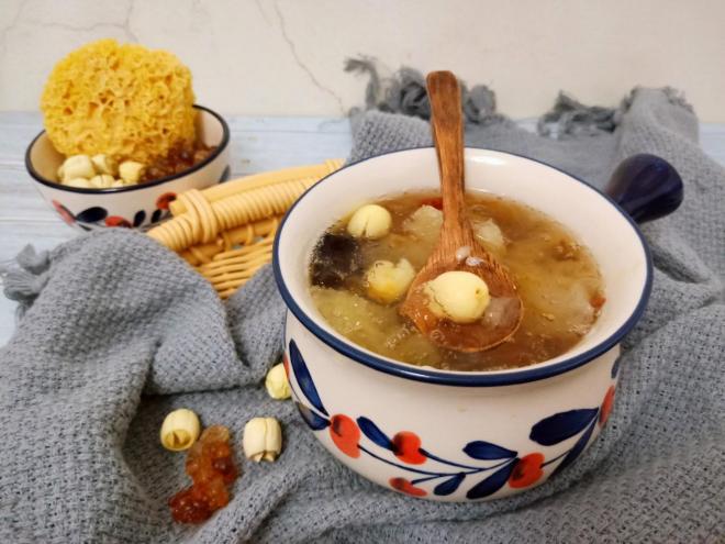 桃胶银耳莲子羹