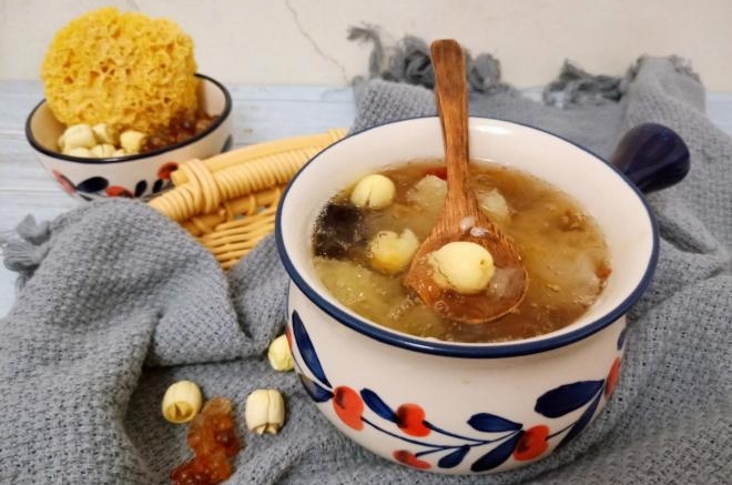 桃胶银耳莲子羹