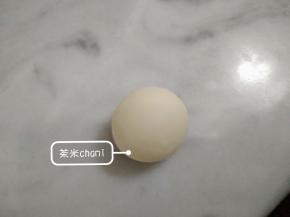 白面分成25克一个的剂子，排气，揉圆。