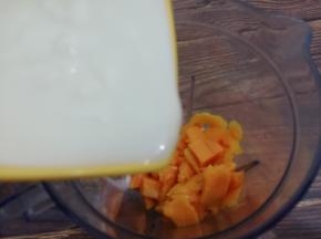 再倒入酸奶