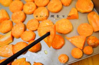 取出用筷子插一下很容易插透说明就烤熟了