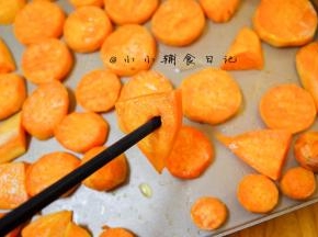 取出用筷子插一下很容易插透说明就烤熟了