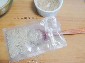 把香菇放入密封袋冷冻保存，一个月没问题