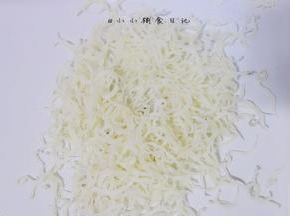 这个是银鱼干 不是新鲜的银鱼 银鱼干更省时省力 新鲜银鱼要烤很久