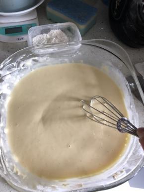 搅成这样的糊状。搅拌器从旁边划过，不会马上消失痕迹