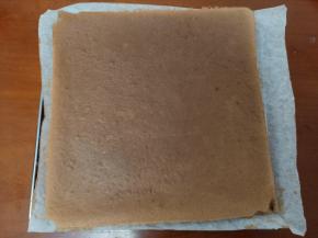 入预热好的烤箱170度中下层烤23分钟。出炉放在烤网上晾凉。