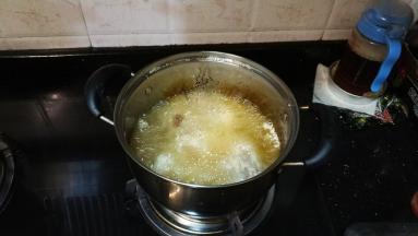 入油锅炸熟