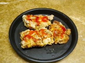 挤上泰式甜辣酱或番茄酱