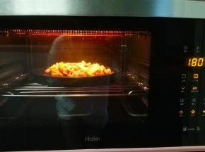 放入烤箱180度10分钟