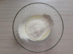 将面粉过筛进去