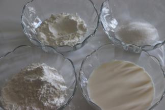 先做冰皮，准备好食材。